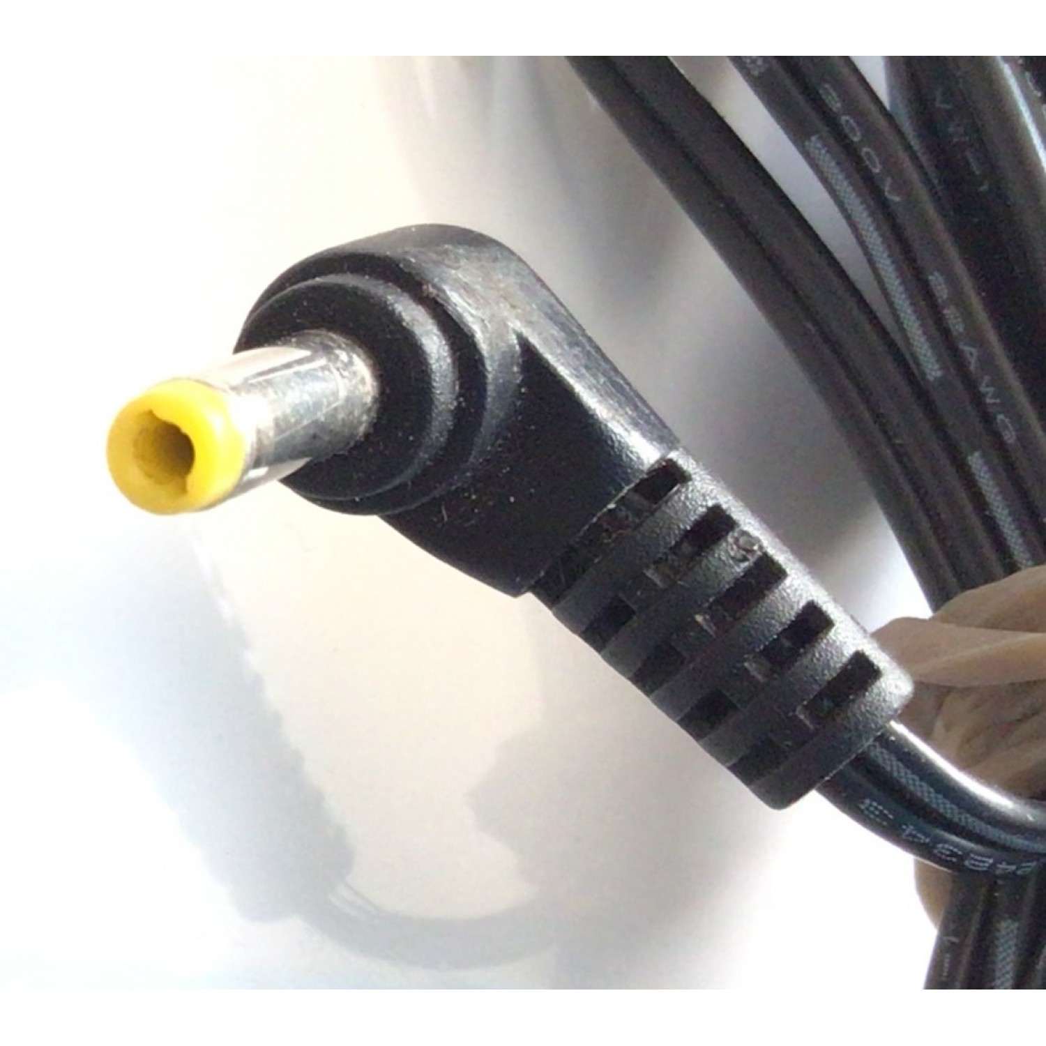 CARGADOR / ADAPTADOR DE FUENTE DE ALIMENTACION SHENZHEN / NUMERO DE PARTE E-AWB090-090A / ENTRADA VCA 100-240V~ 50/60HZ 0.4A / SALIDA VCD 9V 1A / MODELO E-AWB090-090A - Imagen 3